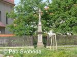 Kamenný kříž u kostela sv. Urbana